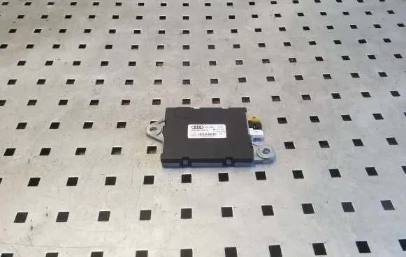 Audi TT TTS Mk2 Aerial antenna amplifier 8J8035225A