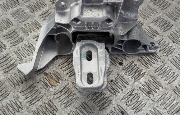 Citroen C4 X Engine mount bracket 9824312980