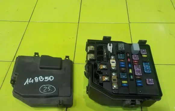 Honda CR-V Fuse box set BEZPIECZNIKOW 14AB50