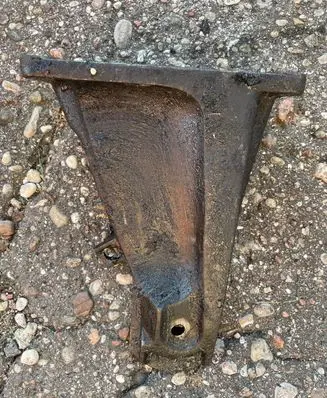 BMW 5 E60 E61 Engine mounting bracket 6761150