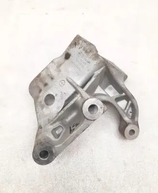 Volvo XC90 Engine mounting bracket 31430490