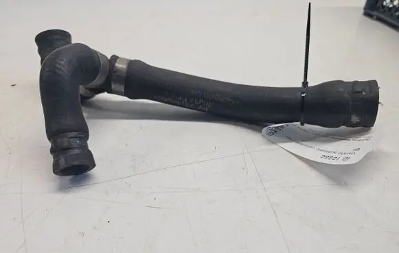 Volkswagen Golf III Engine coolant pipe/hose 028121053Q