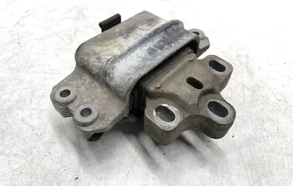 Volkswagen Touran I Engine mount bracket 1K0199555