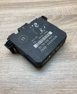Mercedes-Benz C W203 Door control unit/module 2038206526 351369