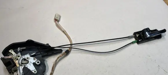 Lexus IS 200-300 Rear door lock
