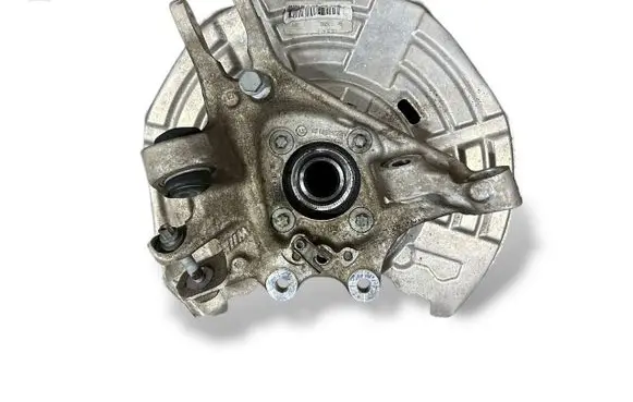 Rear wheel hub spindle/knuckle