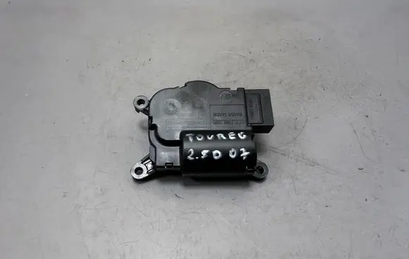 Volkswagen Touareg I Air flap motor/actuator 52411483R04 3093694 140207D05