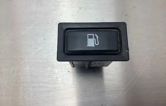 Toyota Avensis T250 Fuel tank opening switch 156795