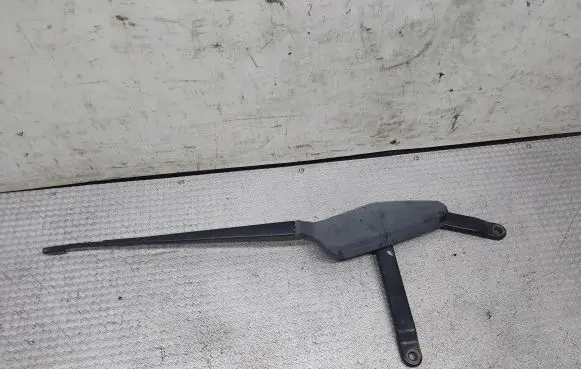 Nissan Almera Tino Front wiper blade arm