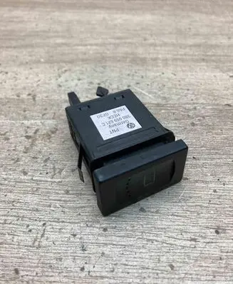 Volkswagen PASSAT B5.5 Windscreen/window heater switch 3B0959621C