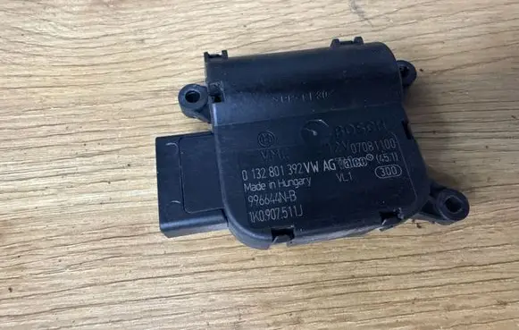 Skoda Octavia Mk2 (1Z) Air flap motor/actuator 1K0907511J