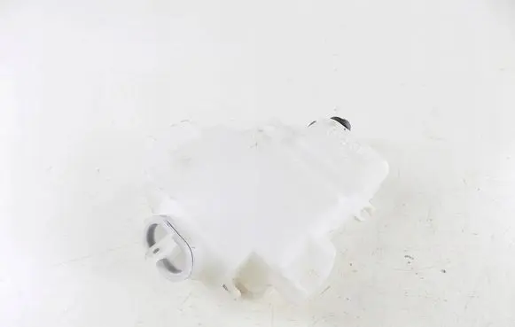 Mitsubishi Pajero Windshield washer fluid reservoir/tank