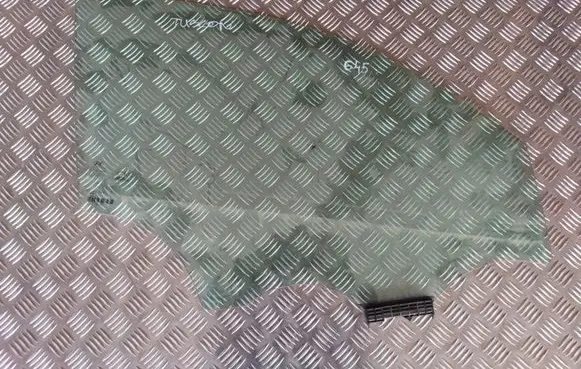 Hyundai Tucson TL Front door window glass four-door