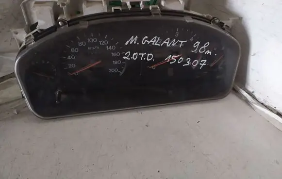 Mitsubishi Galant Speedometer (instrument cluster) MR216547