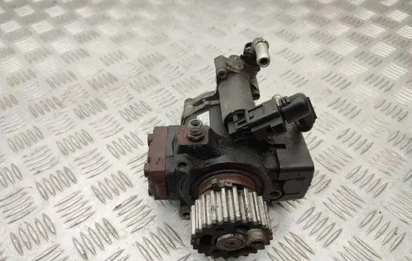 Skoda Fabia Mk2 (5J) Fuel injection high pressure pump 03L130755E