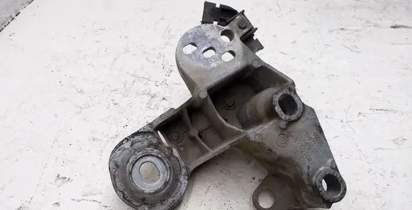 Audi A4 S4 B6 8E 8H Engine mounting bracket 8E0199352F