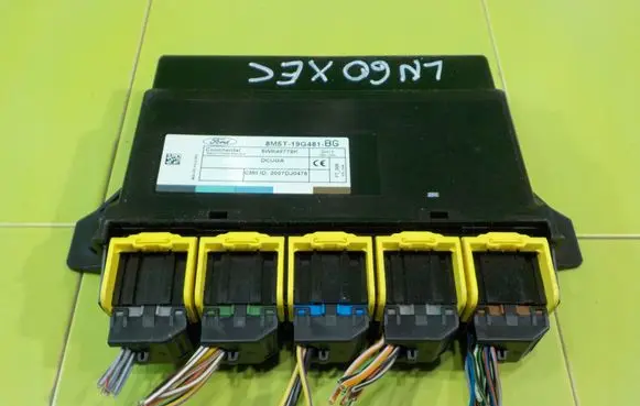 Ford Kuga I Central body control module 8WK48779K