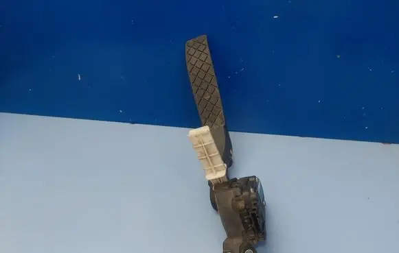 Volkswagen Touareg I Accelerator throttle pedal 7L6723507 6PV00777024