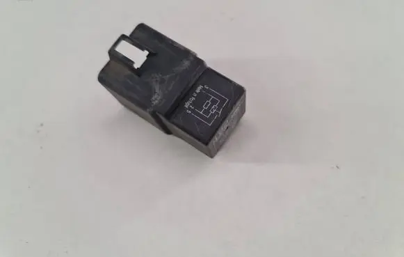 Volkswagen PASSAT B6 Other relay 3B0951253 V23136J1006X056