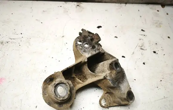 Audi A4 S4 B5 8D Engine mounting bracket 4B0199352B