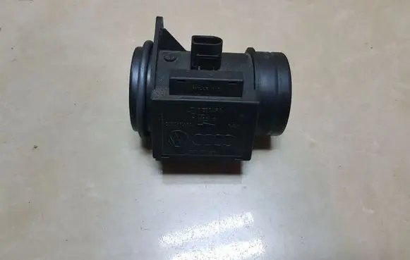 Audi A6 S6 C4 4A Mass air flow meter 074906461