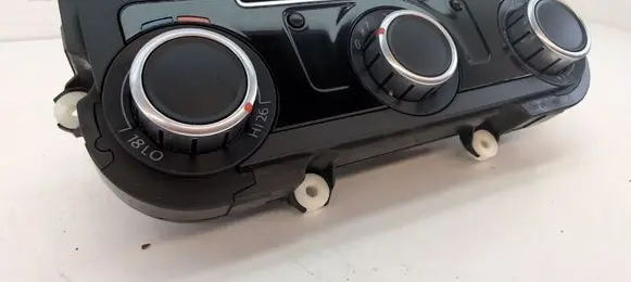 Volkswagen Golf VI Climate control unit 3C8907336H