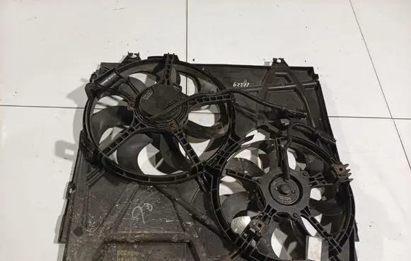 KIA Sorento Radiator cooling fan shroud 
