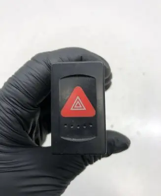 Volkswagen PASSAT B5 Hazard light switch 3B0953235D
