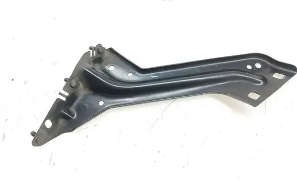 Audi Q5 SQ5 Fender mounting bracket 8R0821136