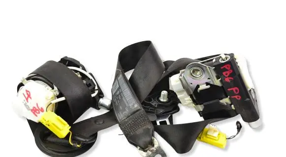 Volkswagen PASSAT B6 Front seatbelt 