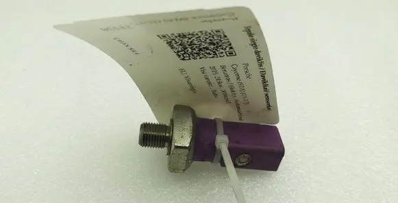 Porsche Cayenne (92A) Oil pressure sensor 06E919081G