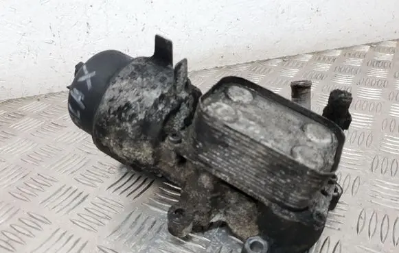 Oil filter mounting bracket