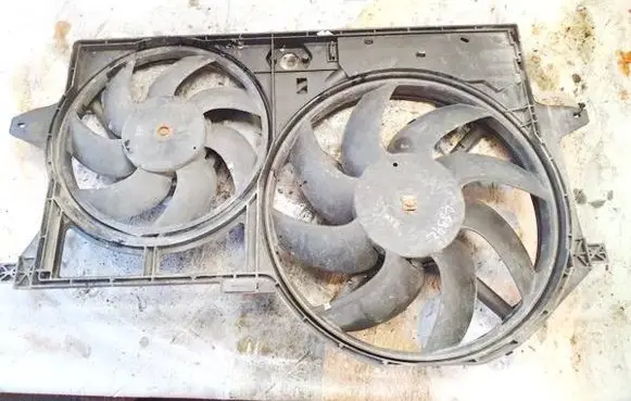 Peugeot 806 Radiator cooling fan shroud 8240141