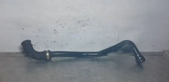 Volkswagen PASSAT B5.5 Engine coolant pipe/hose 058133785B