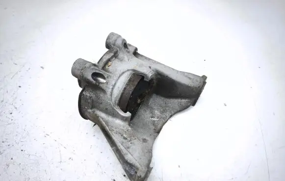 Engine mount bracket