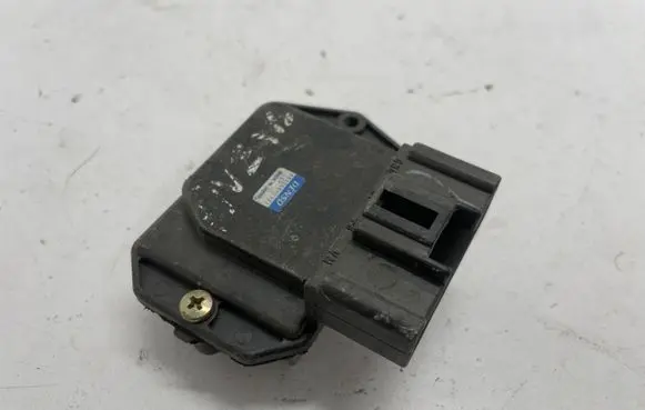 Toyota Avensis T270 Heater blower fan relay 4993002121