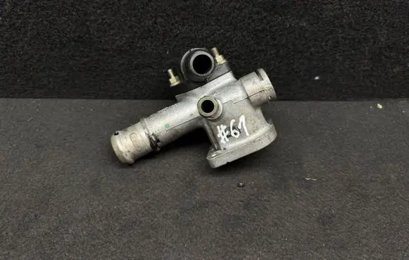 Volkswagen PASSAT B5.5 Engine coolant pipe/hose 038121133A