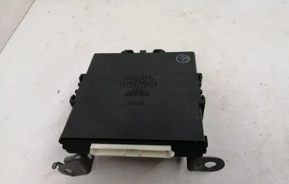 Toyota Prius (XW20) Power management control unit 8967047010 1012380151