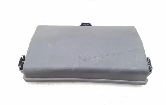 Opel Insignia A Fuse box cover 13222784