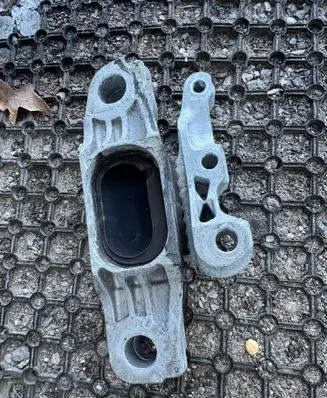 Ford Kuga III Engine mount bracket LX637M121DA