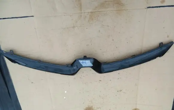 Front bumper upper radiator grill