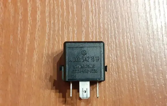 Mercedes-Benz C W202 Other relay V23134B52X336 A0025421319