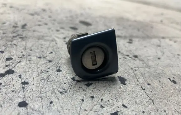 Volkswagen Golf IV Front door lock (next to the handle) 8E1837063