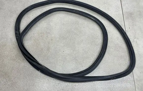 Opel Insignia B Rear door rubber seal (on body) 