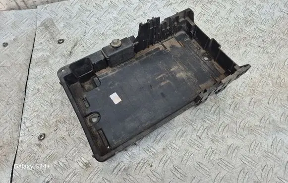 Battery tray