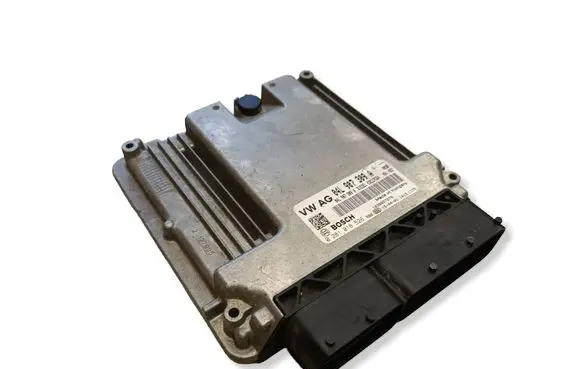Volkswagen Golf VII Engine control unit/module 04L907309A 0281018526