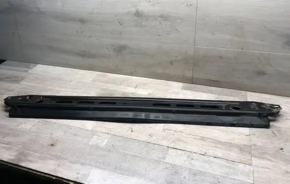 Volvo XC70 Radiator mount bracket 31368100