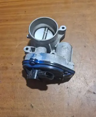 Volvo V50 Throttle valve VP4F9U 9F28AB