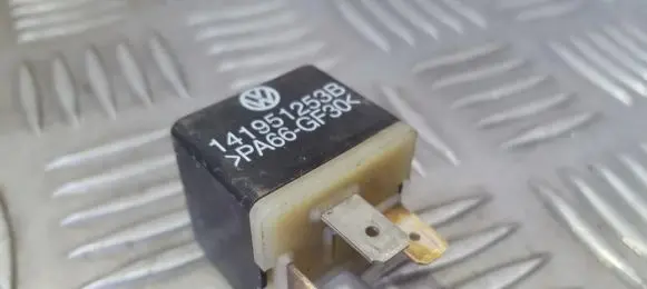 Audi A8 S8 D2 4D Other relay 141951253B