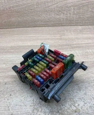 Opel Omega B1 Fuse module 90505470 821